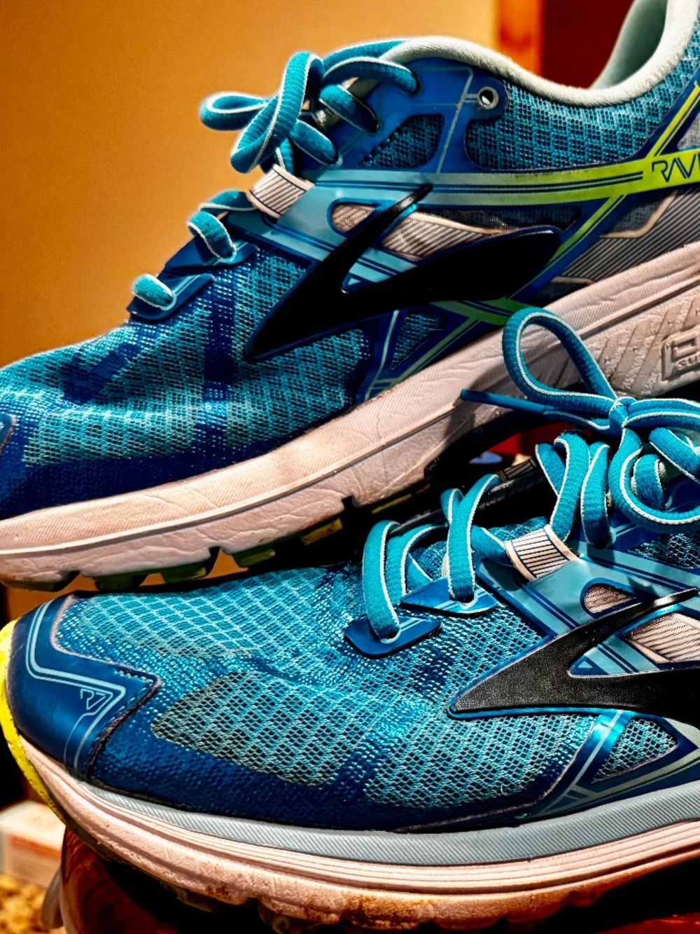 Brooks Ravenna 7 Women’s Running Shoes – Blue/Teal/Lime – Size 9.5